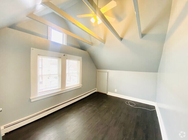Building Photo - 531 Valley St Rental