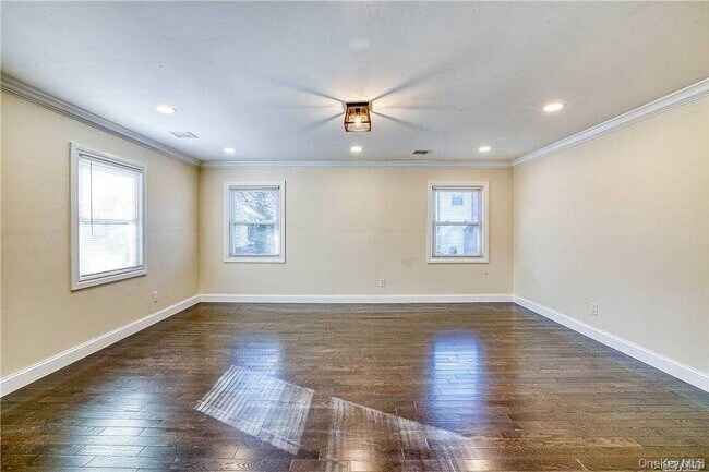 Photo - 30 Whitfield Ln
