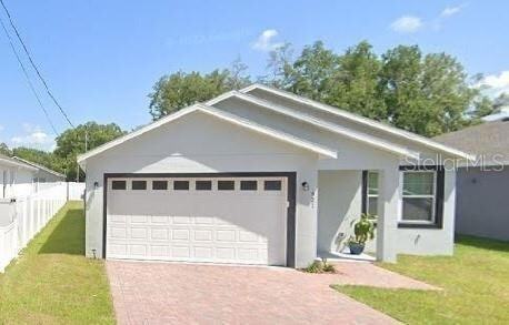821 Land Ave