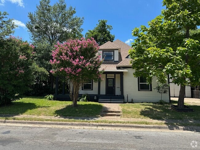 Building Photo - 105 12th St NE Rental