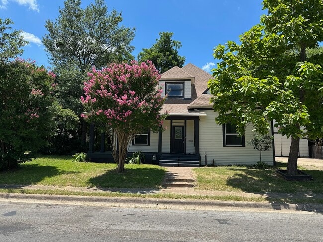Building Photo - 105 12th St NE Rental