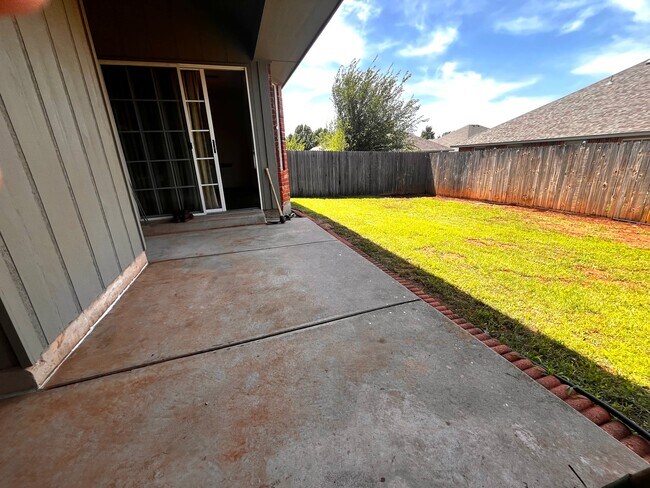 Photo - 715 E Forest Ct Ln