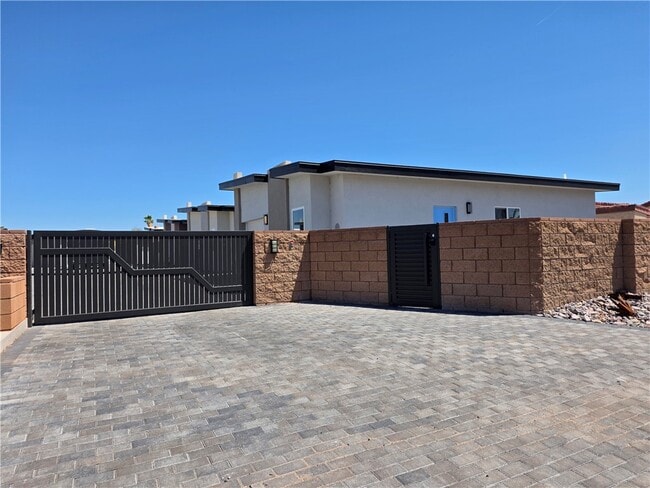Photo - 370 Riverfront Dr