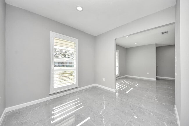 Photo - 7718 Romney Rd