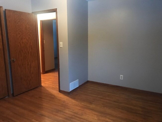 Building Photo - 3 Bedroom, 1.5 Bath - Single Family home in Baxter