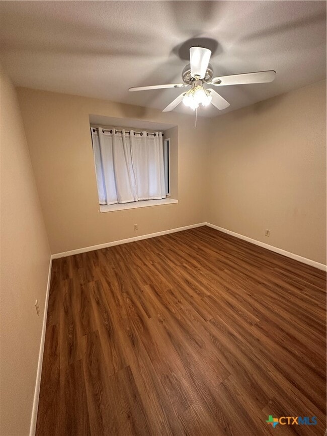 Photo - 208 Versailles St