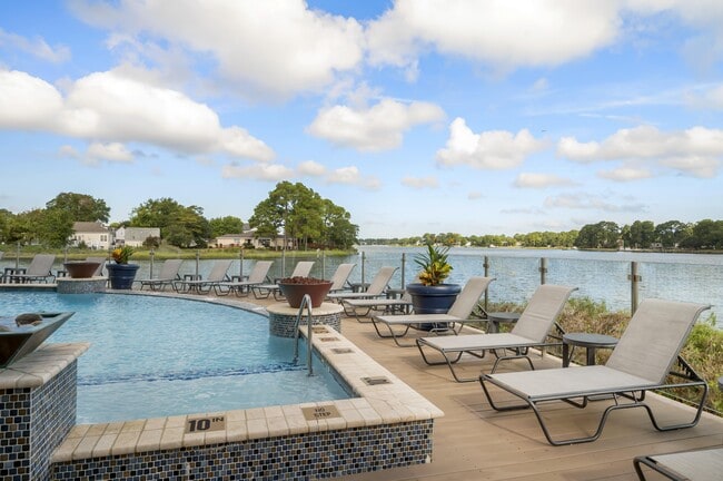 Photo - River House Apartments