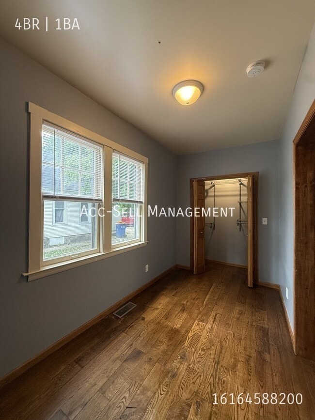 Photo - 747-7th St NW-