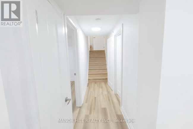 Photo - 654 Eaglemount Crescent