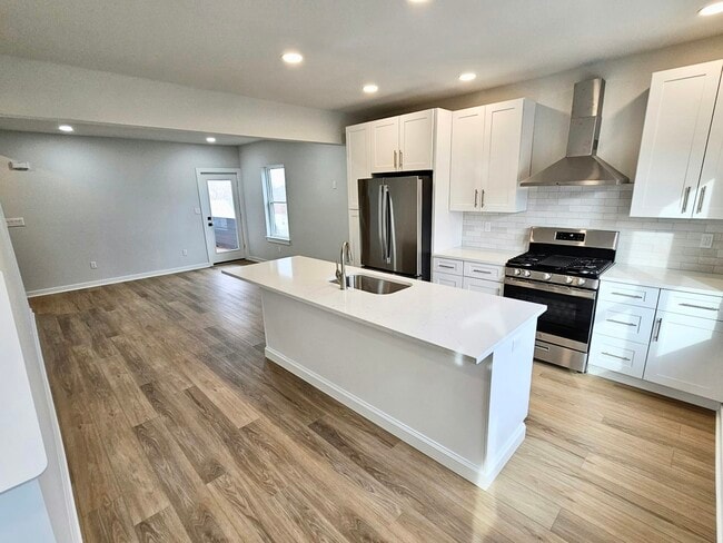 Photo - 239 W St Joseph St Unit 2