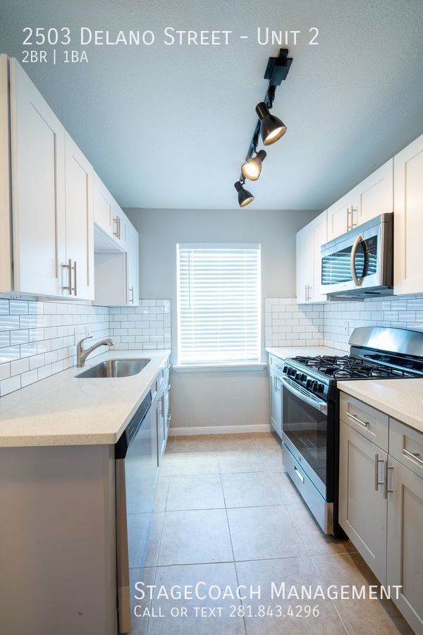 Beautiful 2 bed 1 bath just minutes from d... - Beautiful 2 bed 1 bath just minutes from d... Apartment Unit 2