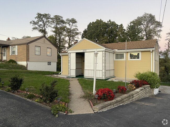 Building Photo - 408 Oakhurst Ave Rental