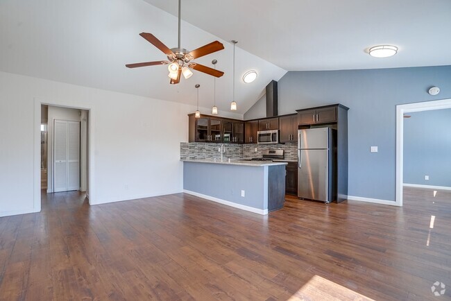 Building Photo - 2026 Shenandoah St Rental