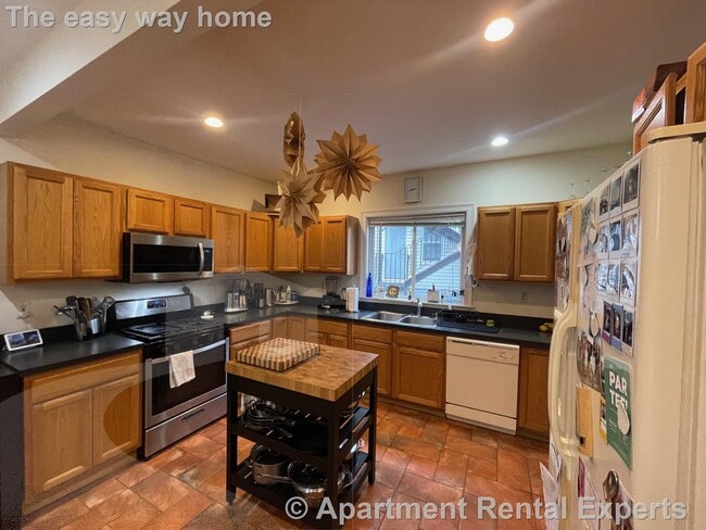 Building Photo - 23 Hall St Unit 23