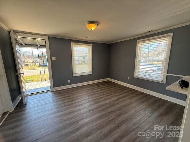 Photo - 3216 Boyd St