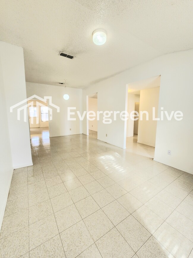 Photo - 2302 Sandia Ct