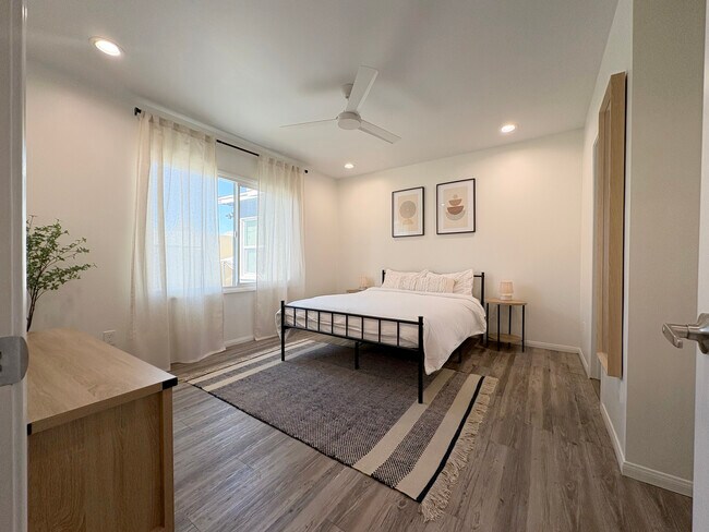 Photo - 813 W Beach Ave Unit #2