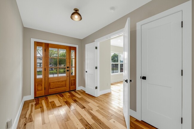 Photo - 403 Moody St