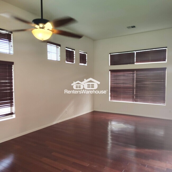 Photo - 260 E Constitution Dr