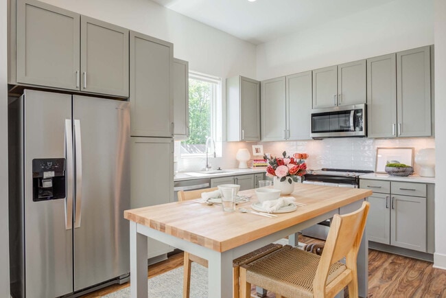 Queens Wedgewood Houston apartments — community photo