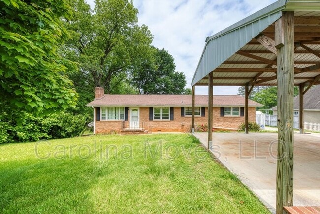 Building Photo - 1760 Memorial Dr Ext Rental