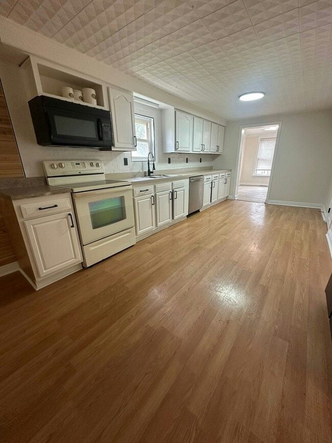 Photo - 125 E Market St