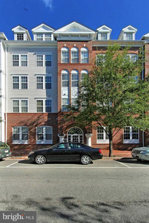 Building Photo - 4951 Brenman Park Dr Unit 201