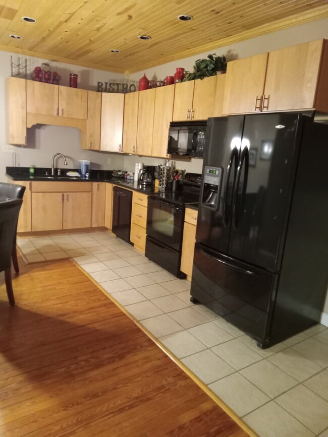 Photo - 213 W 4th St Unidad 2