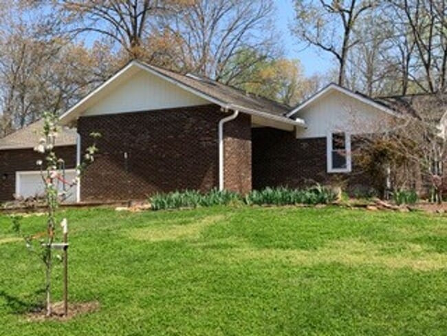 Photo - 504 Mountain Breeze Ln