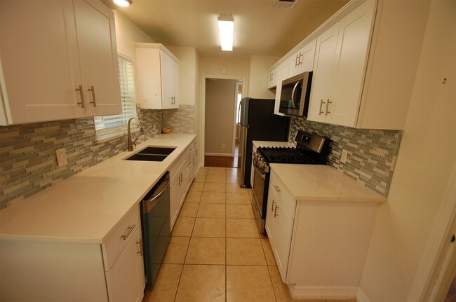 Photo - 5822 Grape St