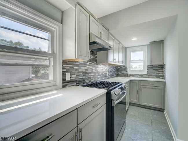 Photo - 27 Honiss St