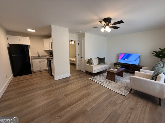 Building Photo - 1020 College Ave Unit B16