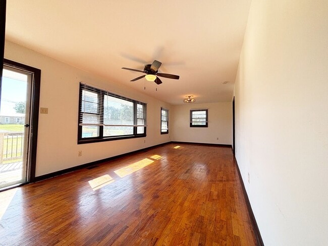 Photo - Greenback 37742 - 3 bedroom, 1 bath home - Contact Jeremy Logan (865) 307-2273