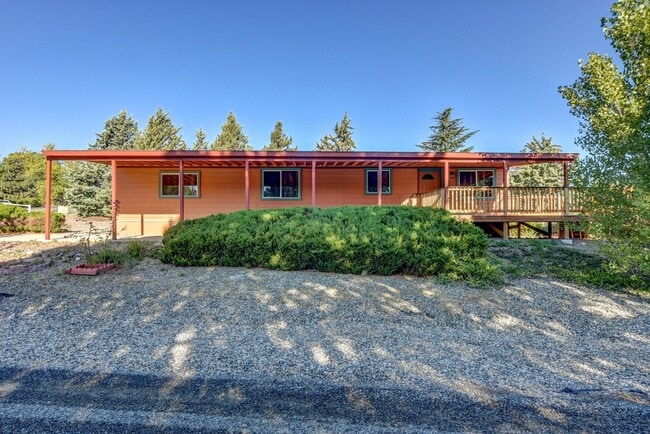Building Photo - Recently Remodeled 2 Bedroom Home Near Willow Lake!