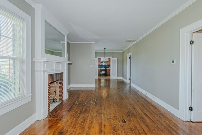 Photo - 3 Bed-2 Bath Bungalow in Burlington available JULY