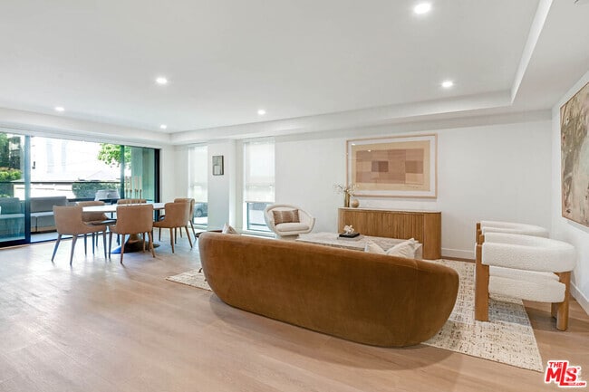 Building Photo - 350 N Palm Dr Unit 406 Rental