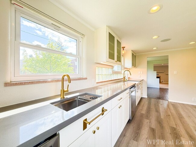Photo - Beautifully Remodeled 4 Bed, 2 Bath Spacious Home with Second Kitchen Near UW Medical!