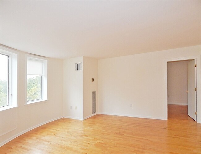 Building Photo - 10 Rogers St Unit 401