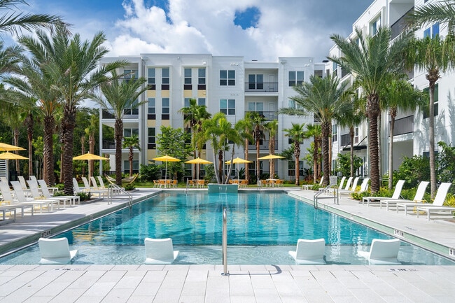 Building Photo - Livano Sunlake