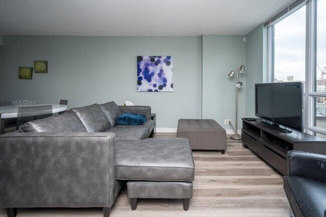 Photo - 1110-1110 11 St SW