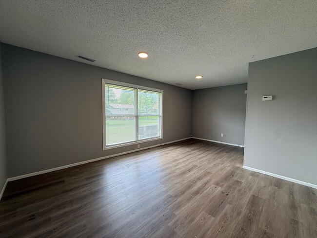 Building Photo - 3420 Fontenac Dr Unit Apt 2