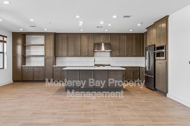 Photo - 108 8th St