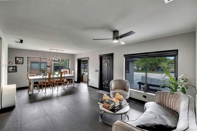 Photo - 530 NW 39th St