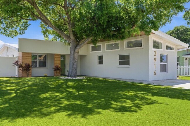 Photo - 3916 W Iowa Ave