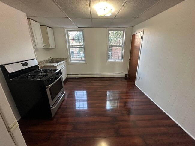 Building Photo - 49 Poplar St Rental