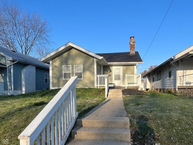 Building Photo - 742 N Denny St