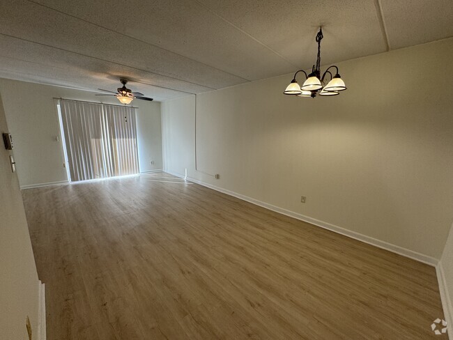 Building Photo - 209 W Miracle Strip Pkwy Unit C-302 Rental