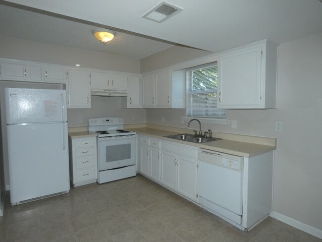 Photo - 833 Spring Ct