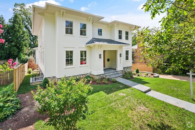 Building Photo - 5022 Cathedral Ave NW Rental