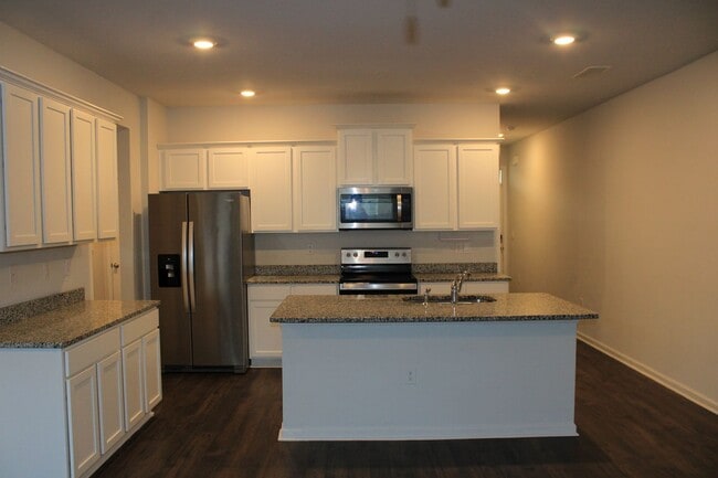 Photo - 3 Bedroom 2 .5 Bath Townhome Hephzibah!